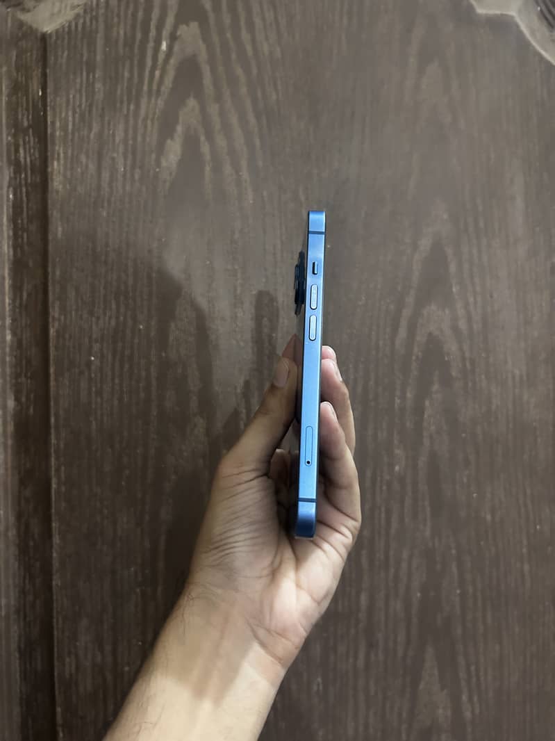 Apple iPhone 13 6