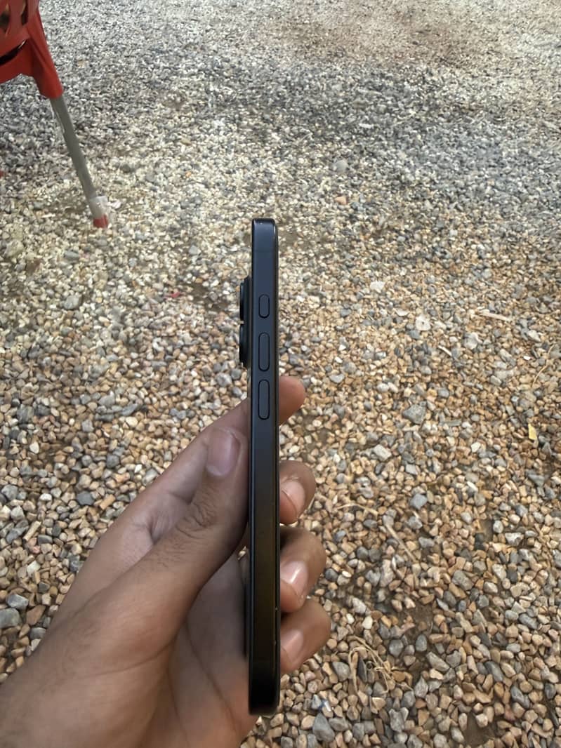 Apple iPhone 16 2