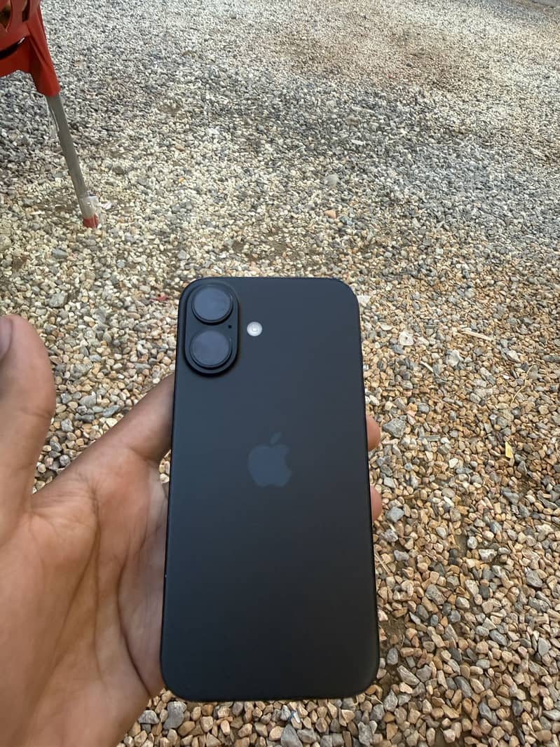 Apple iPhone 16 4