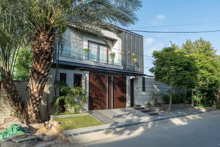 Defence Fully Furnished 300 Yards 4 Bedrooms Bungalow