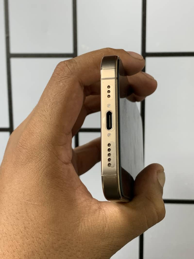 iPhone 16 Pro 5