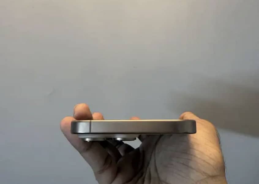 Apple iPhone 16 Pro Max 3