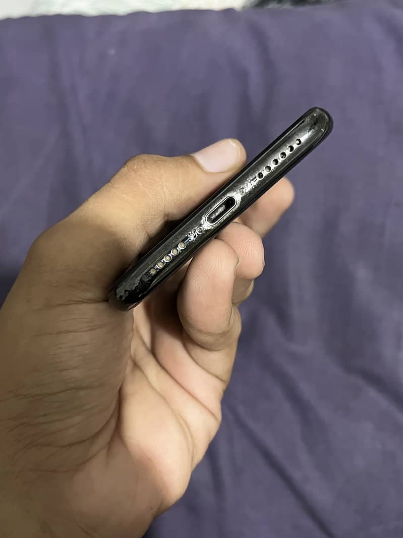 Apple iPhone X 4