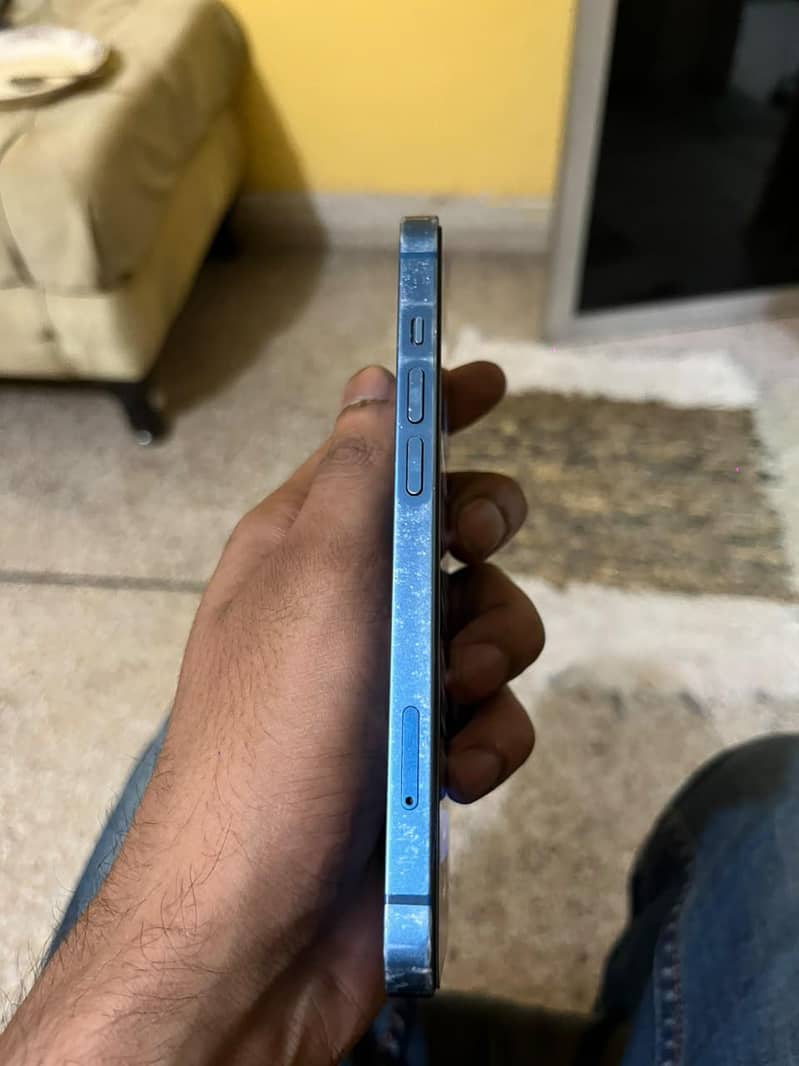 Apple iPhone 13 5