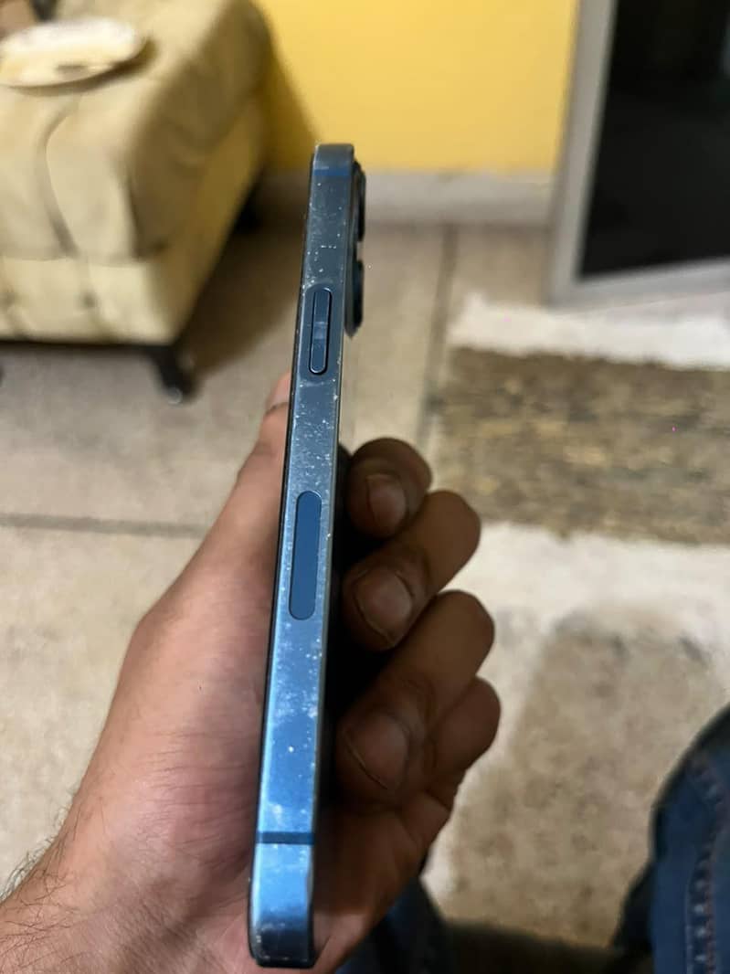 Apple iPhone 13 6
