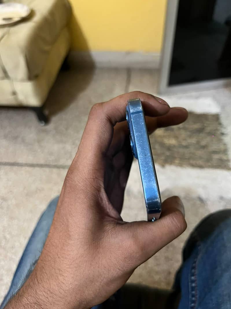 Apple iPhone 13 7