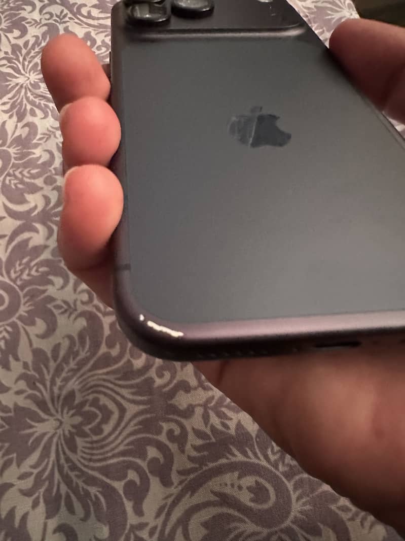 Apple iPhone 17 Pro Max 9