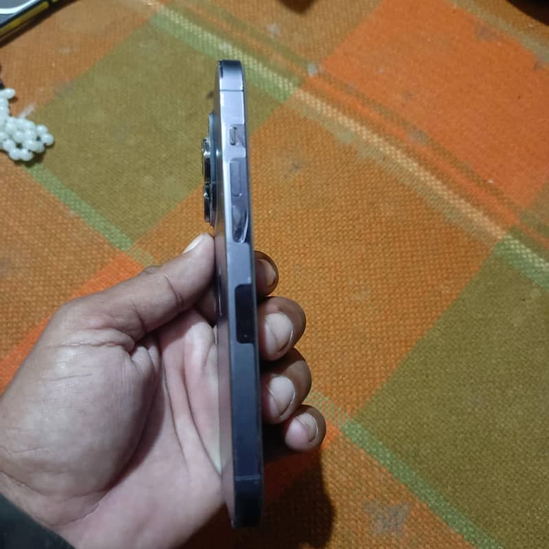Apple iPhone 14 Pro 2