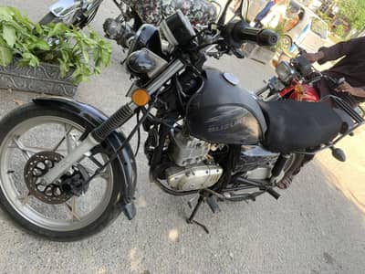 | Suzuki | GS 150 SE | Model 2017 | Condition 10/10 |
