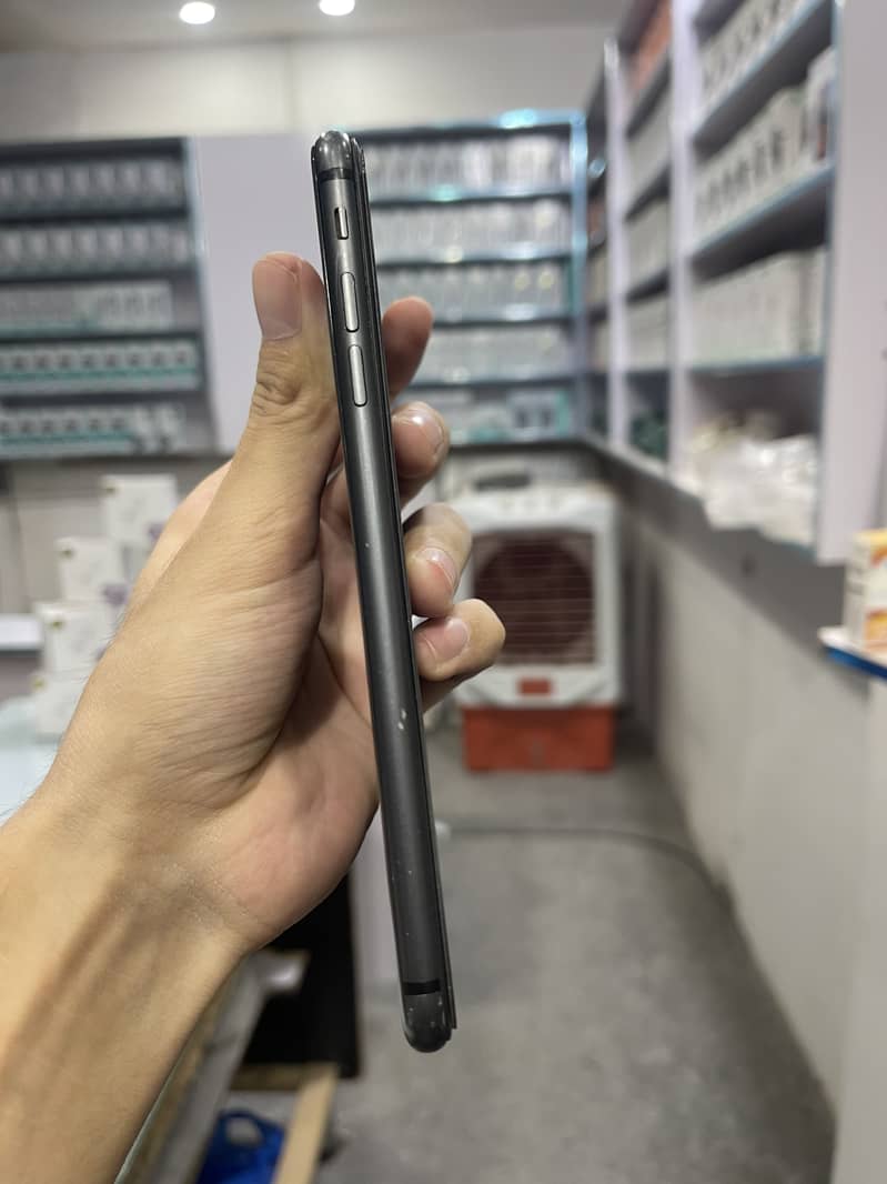 Apple iPhone 8 Plus 1