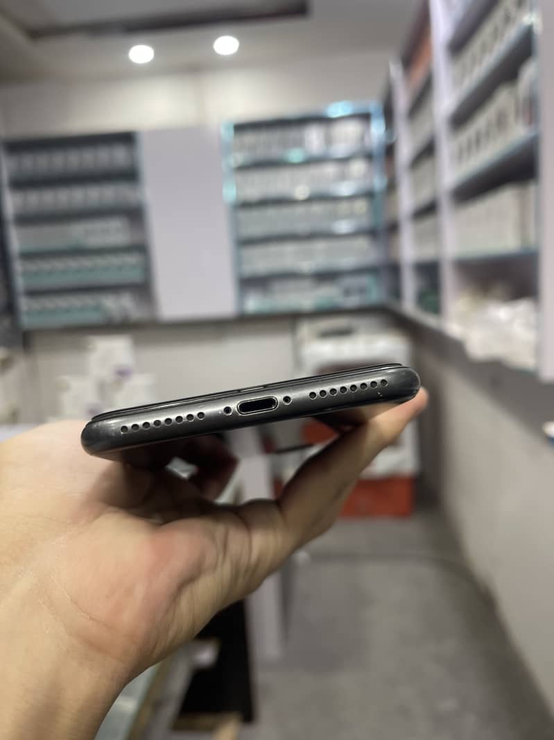 Apple iPhone 8 Plus 4
