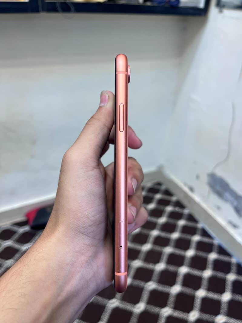 Apple iPhone XR 3