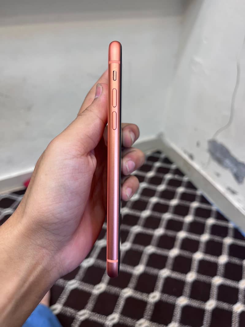 Apple iPhone XR 4