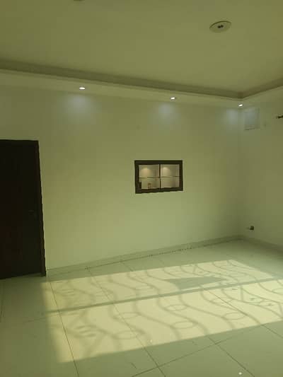 FOR SALE HOUSE 10 MARLA DOUBLE STORY MARBLE WOOD WORK FLOOR SOLID CONSTRUCTION OWNER BUILD HOUSE TOP LOCATION MAIN COLLEGE ROAD NEAR GONDAL CHOWK TOWNSHIP LAHORE GOOD INVESTMENT TIME