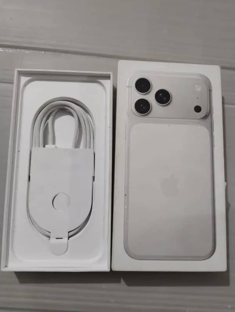 Apple iPhone 17 Pro Max 1