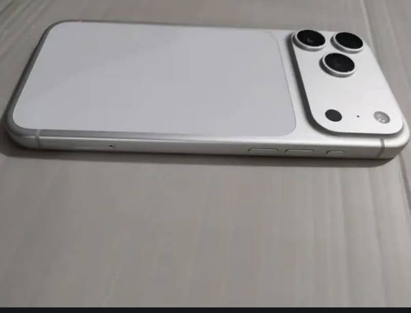 Apple iPhone 17 Pro Max 3