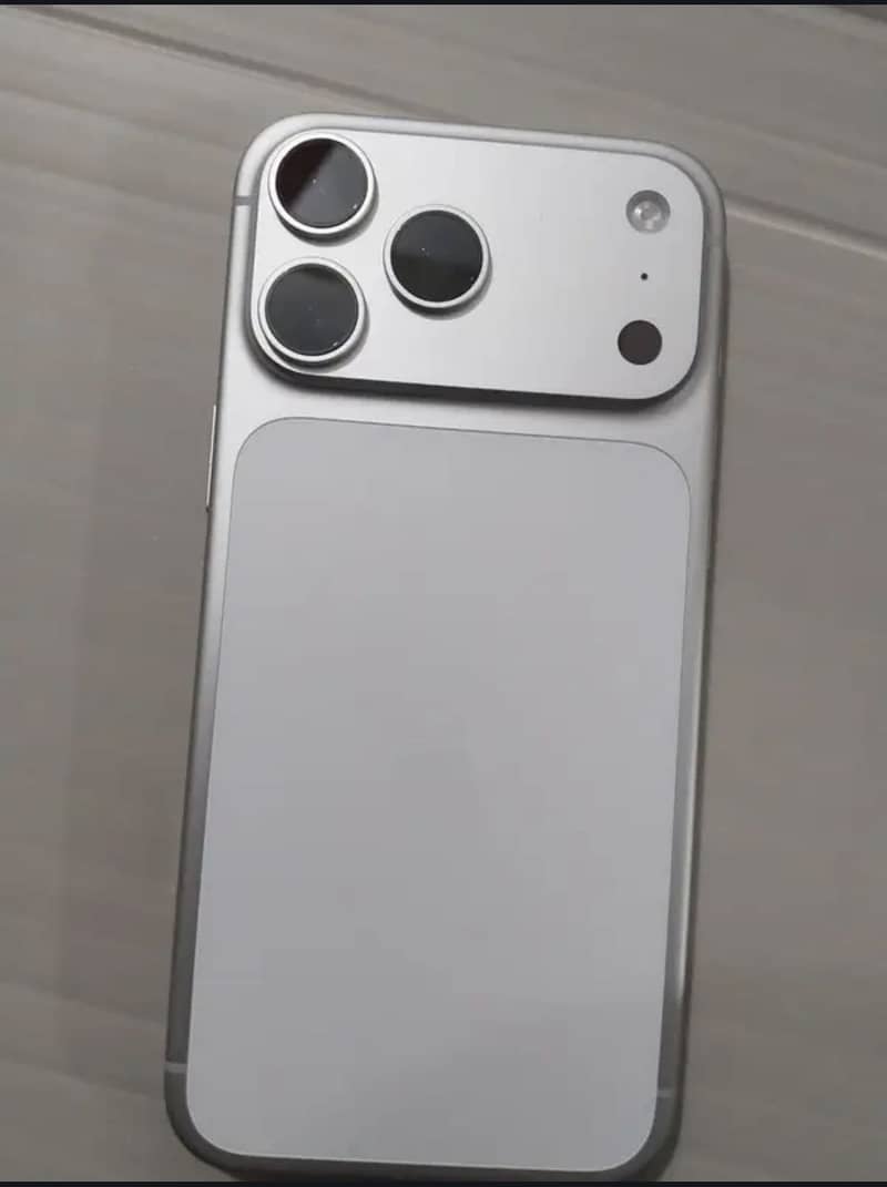 Apple iPhone 17 Pro Max 4