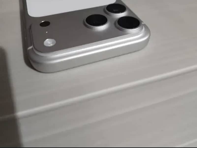 Apple iPhone 17 Pro Max 5