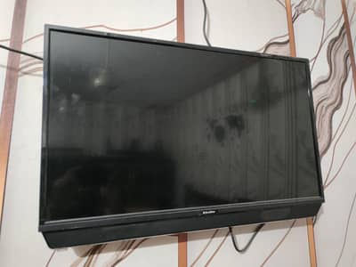 EcoStar 32 Inch LED TV CX-32U568E With Original Remote & Base Stand