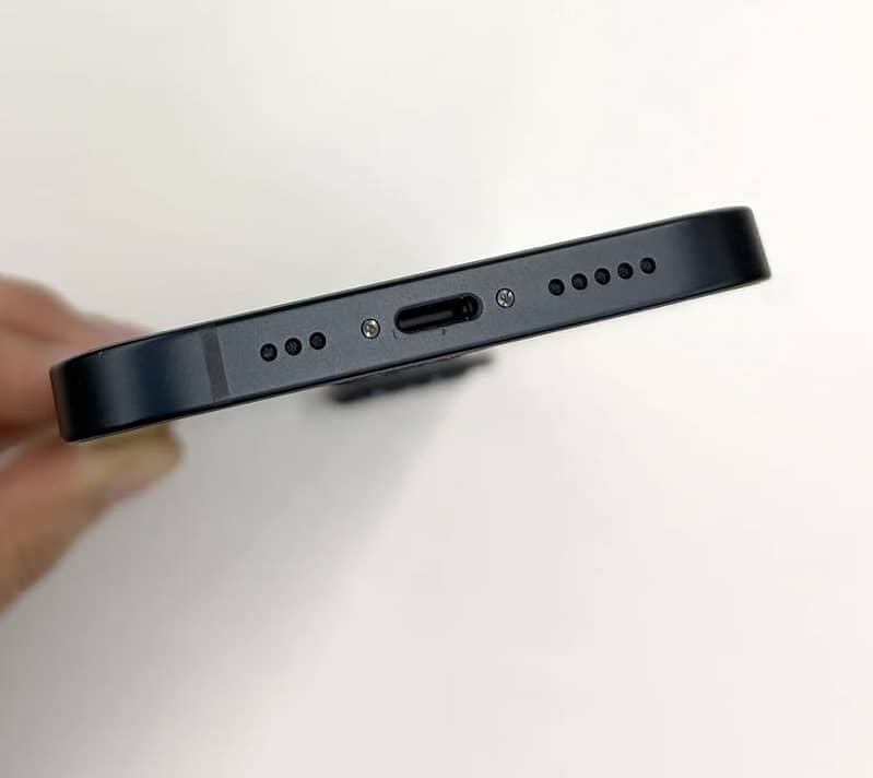 Apple iPhone 13 2