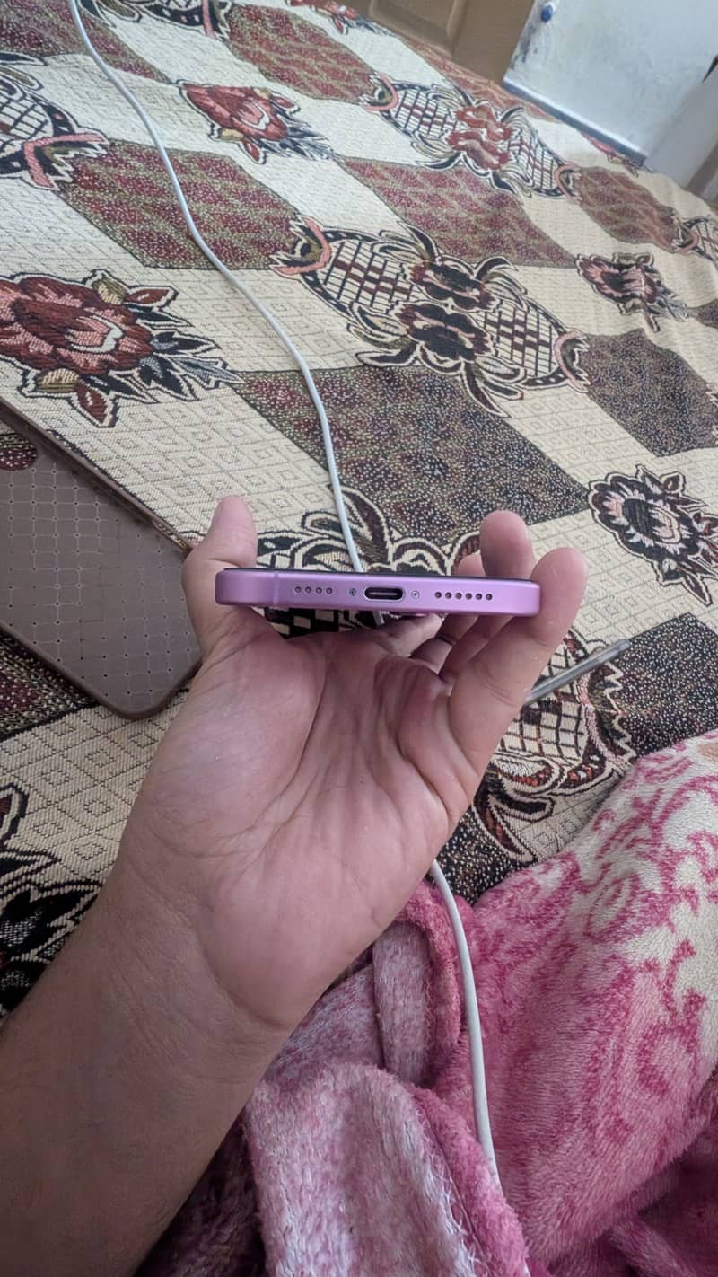 Apple iPhone 16 Plus 8