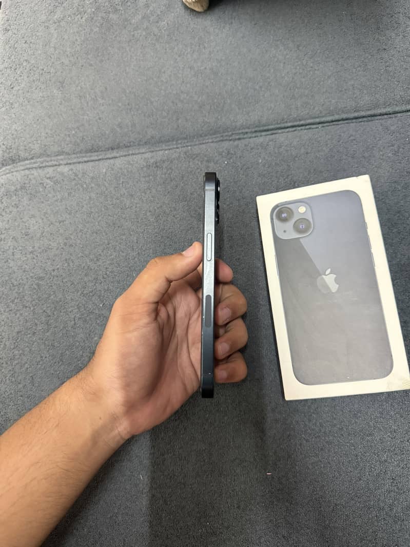 Apple iPhone 13 0