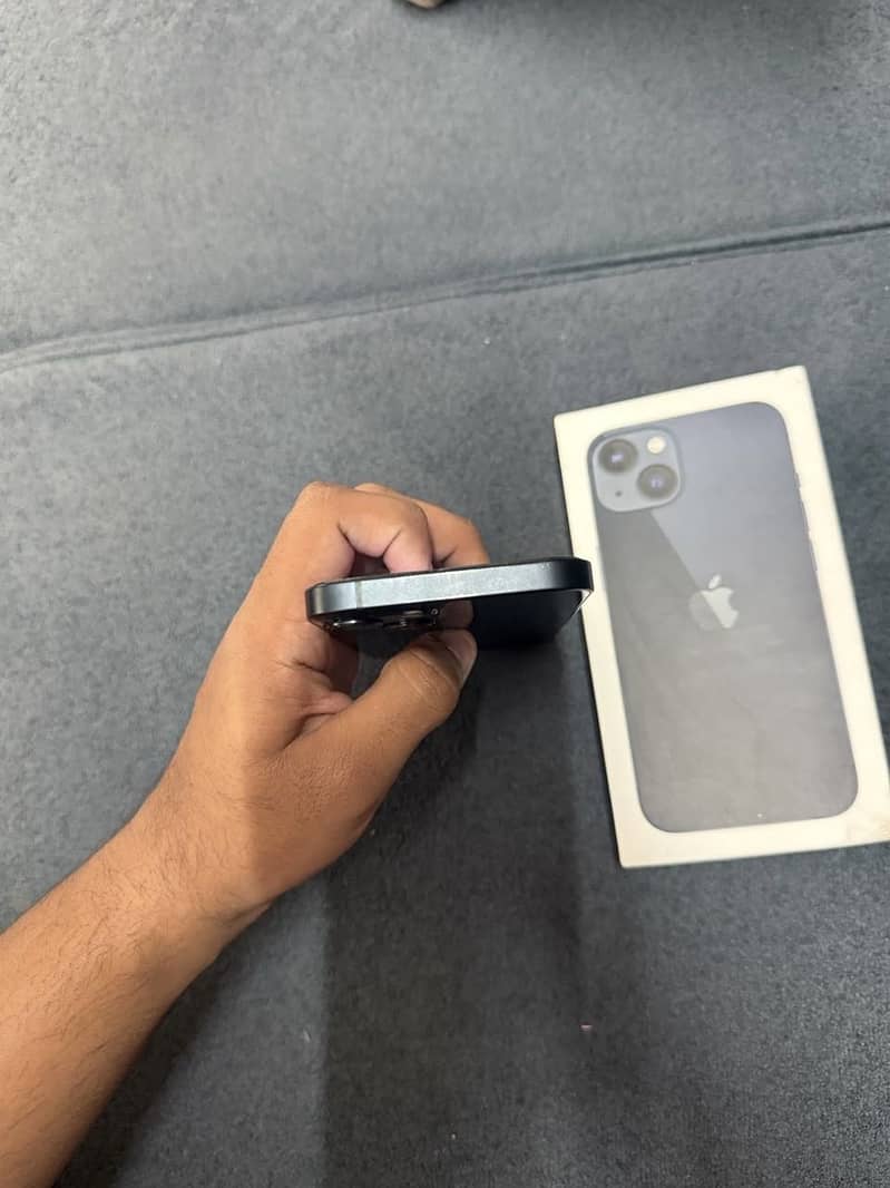 Apple iPhone 13 4