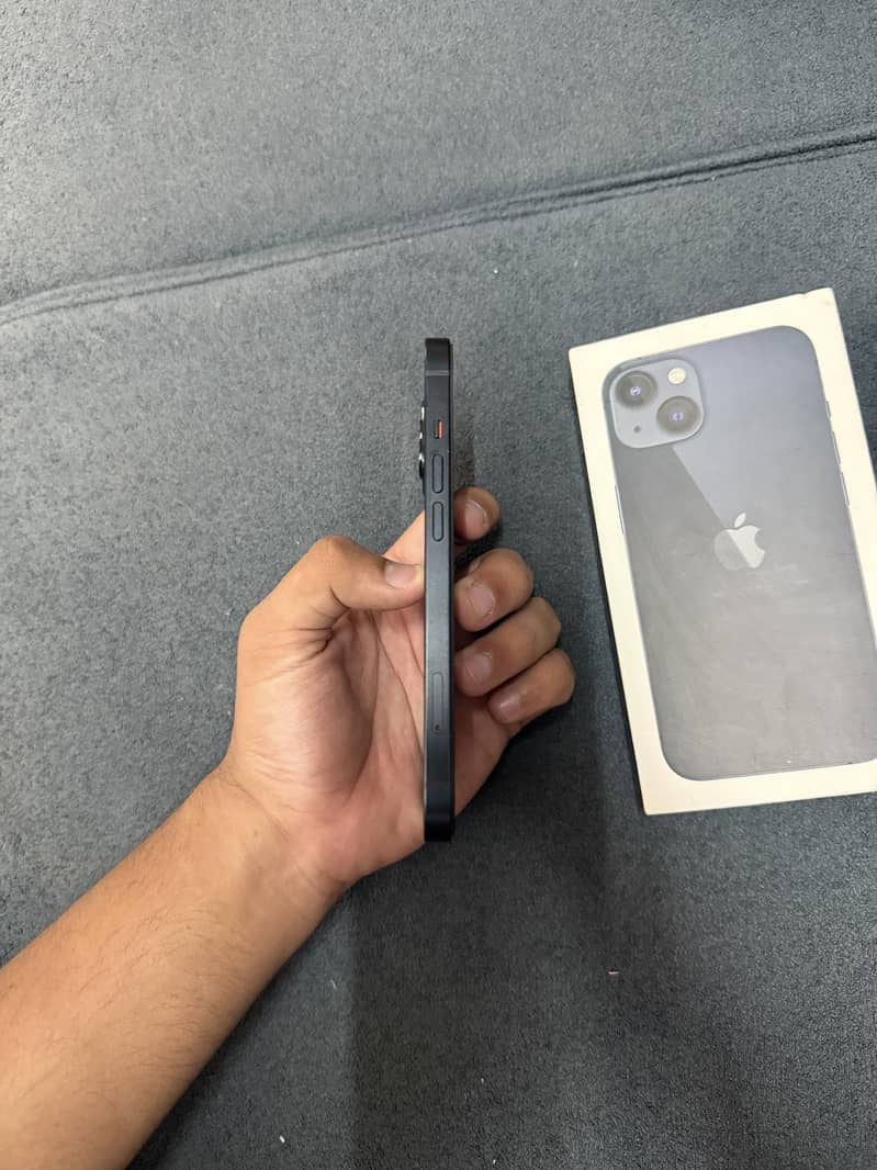 Apple iPhone 13 5