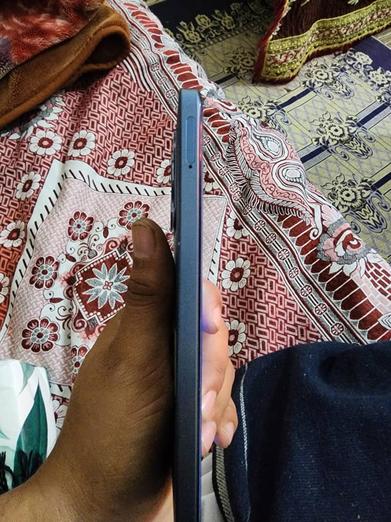 Realme C63 3