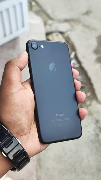 iPhone 7 (128 Gb)
