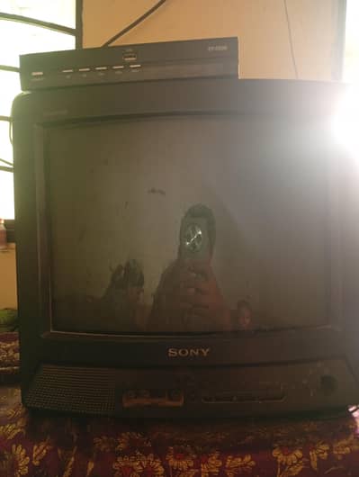 ek dish hy TV or receiver sell hy jis ny Lena hy rabta kary