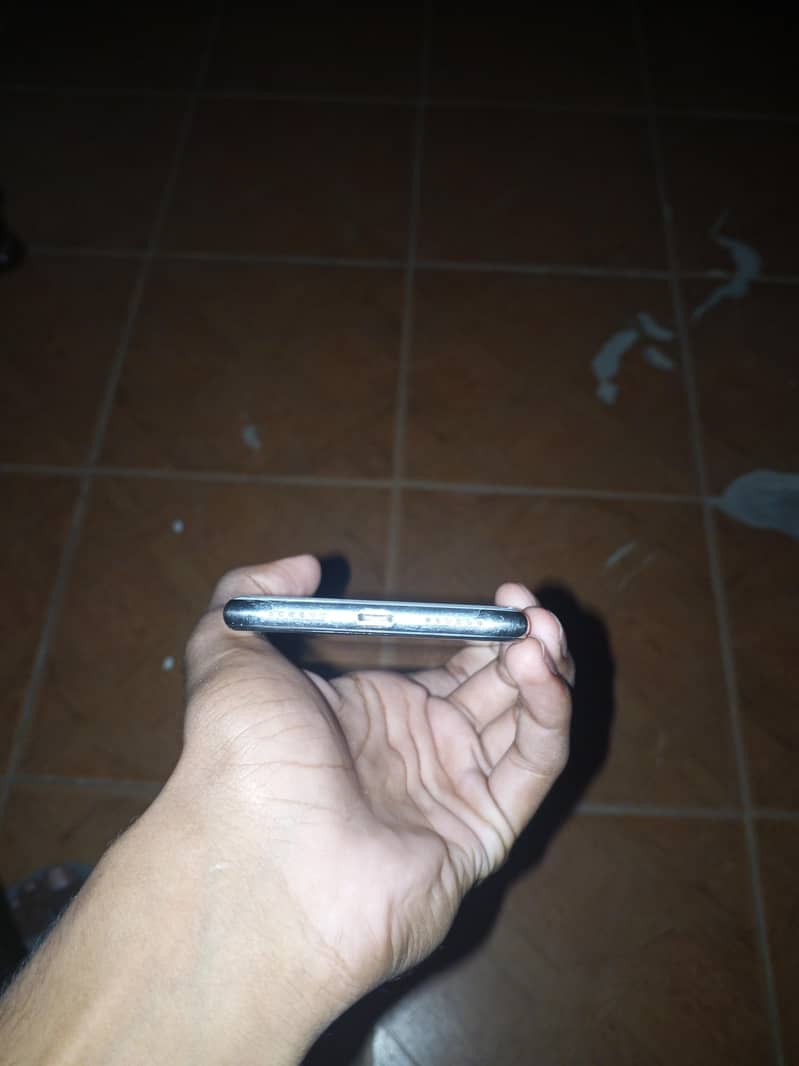 Apple iPhone X 3