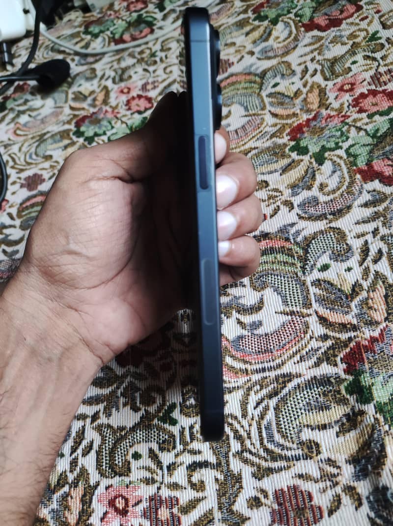 iPhone 15 Pro Max 2