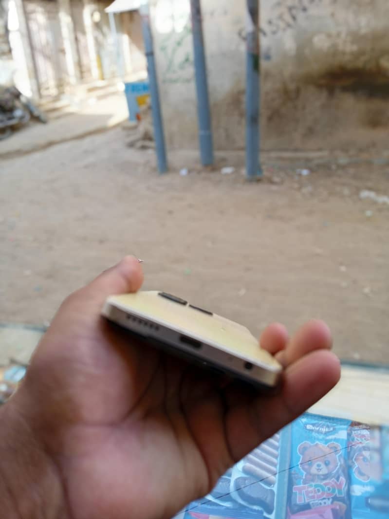 Tecno Spark 20C 4