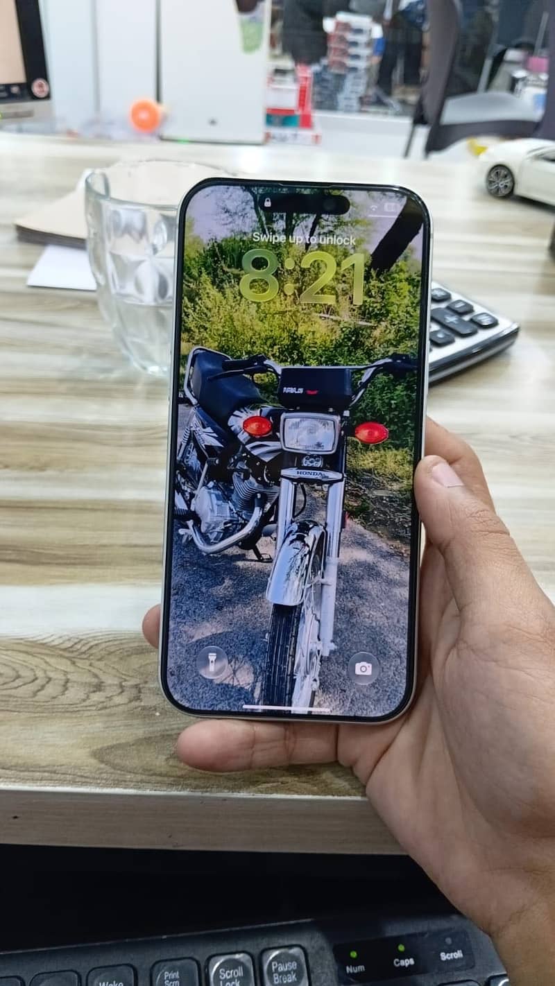 Apple iPhone 17 Pro Max 1