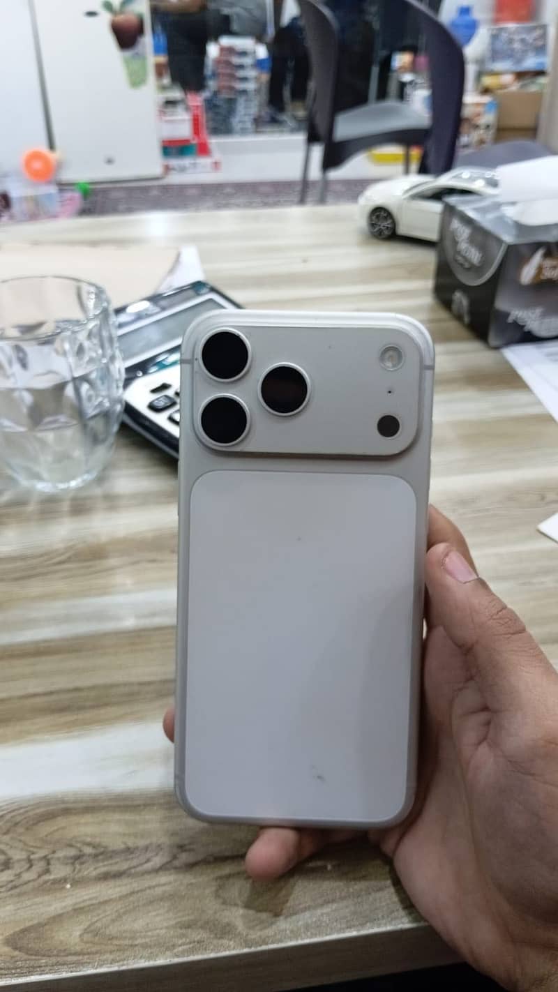 Apple iPhone 17 Pro Max 2