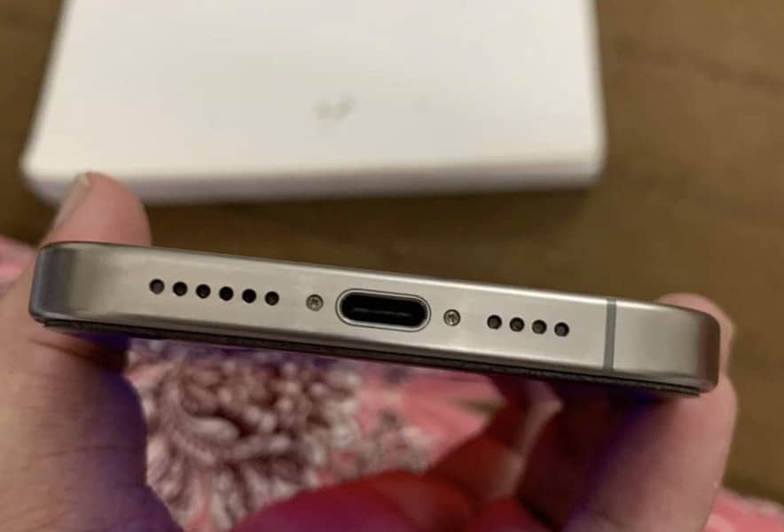 Apple iPhone 15 Pro Max 7