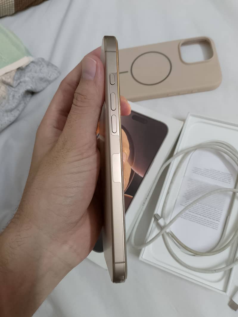 Apple iPhone 16 Pro Max 1