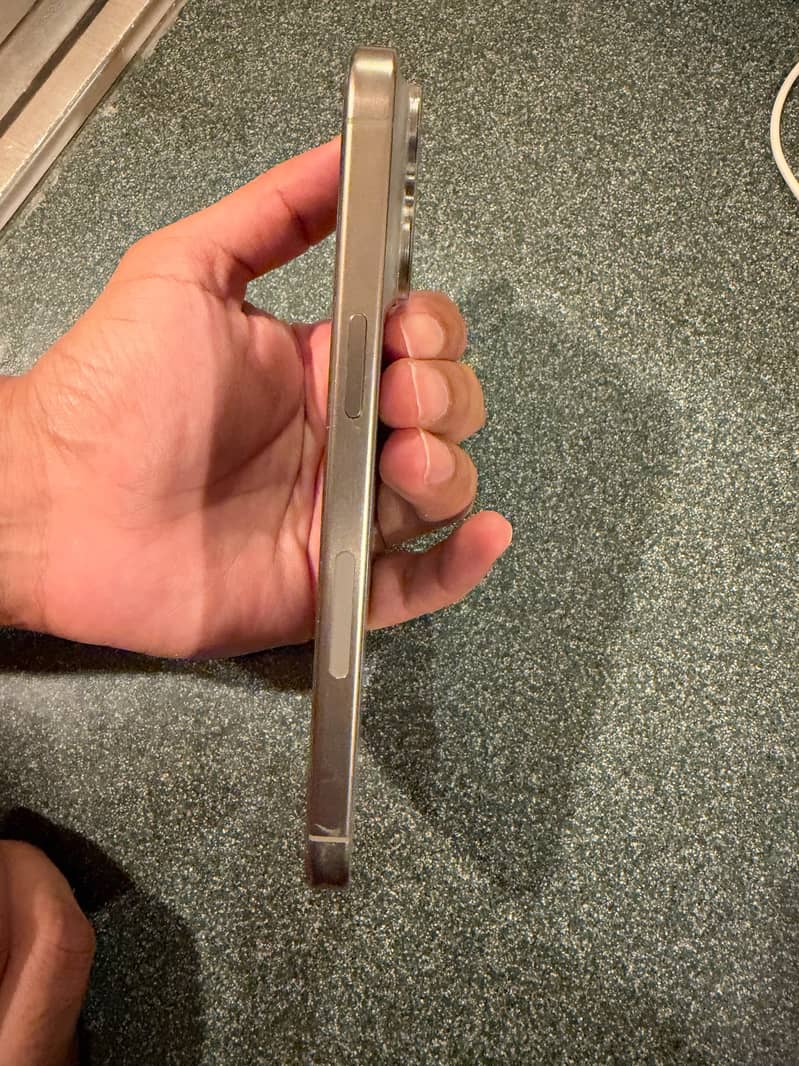 Apple iPhone 15 Pro Max 6
