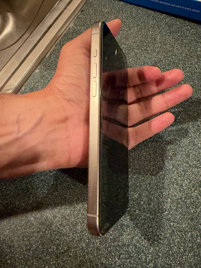 Apple iPhone 15 Pro Max 8