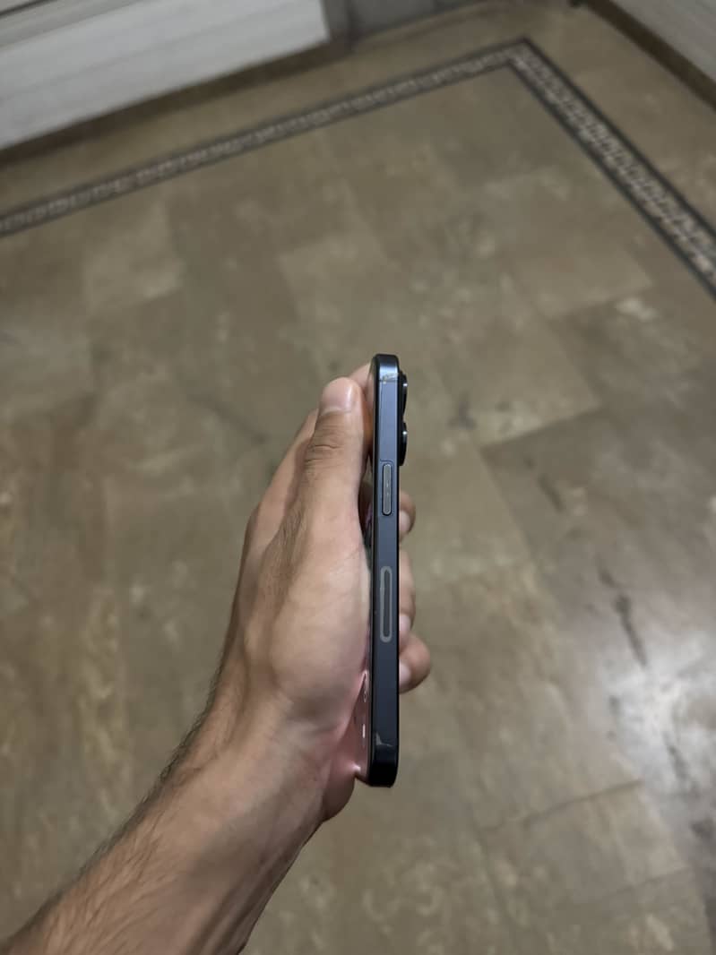 Apple iPhone 15 Pro 3
