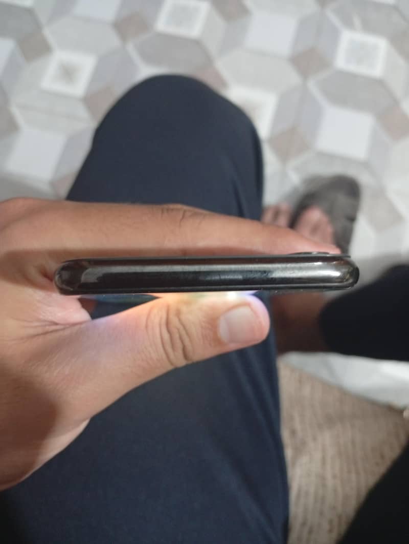 Apple iPhone X 5