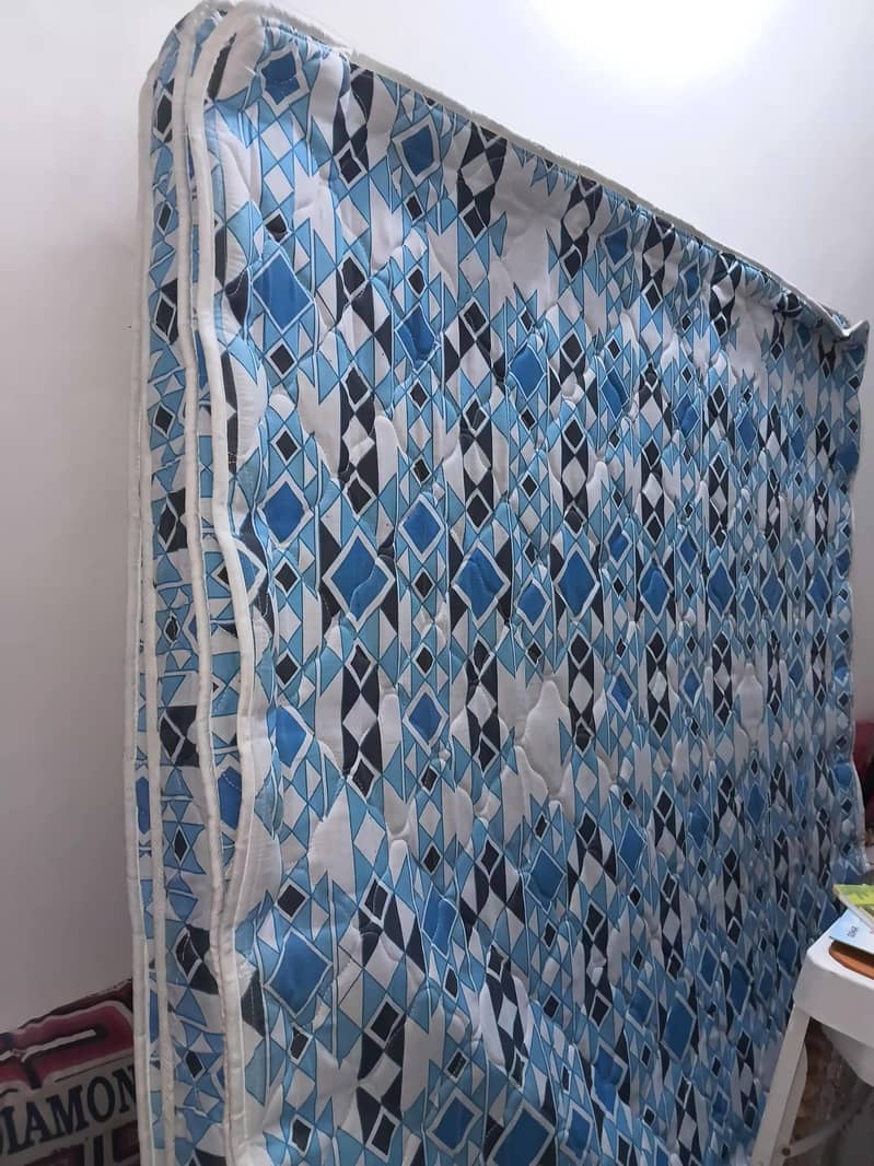 5/6.5 ft queen bed matress 1