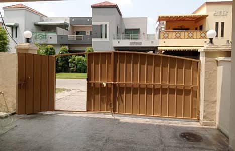 Askari 10 Sector C 10 Marla (2011/12). Good Location Back Of Main Road , Well Maintained House Is For Urgent Sale