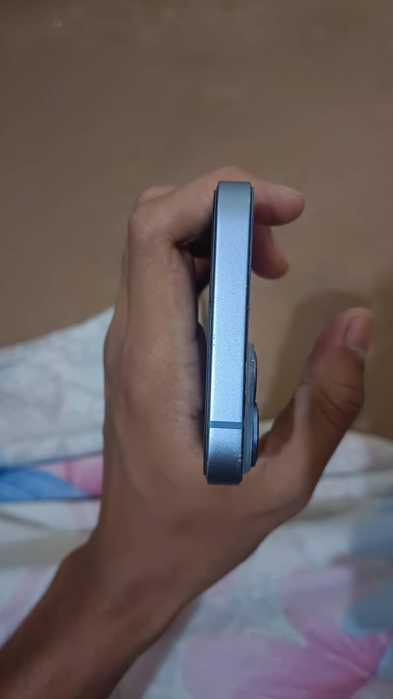Apple iPhone 14 4
