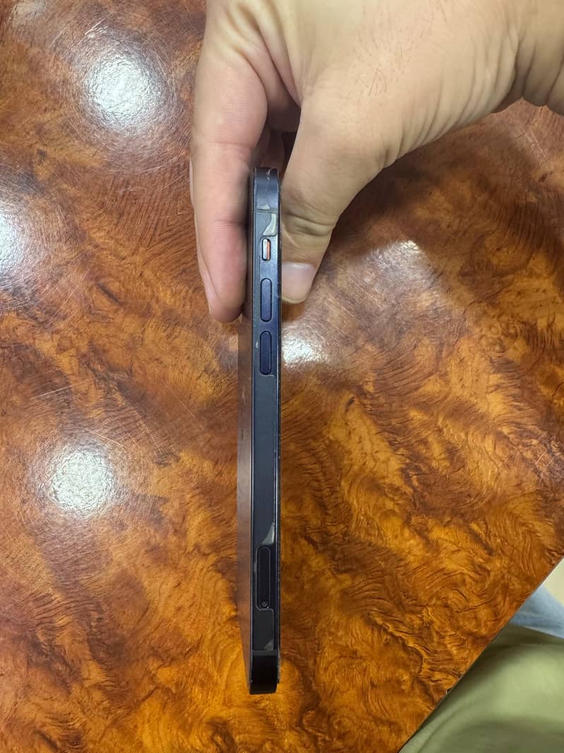 Apple iPhone 12 3