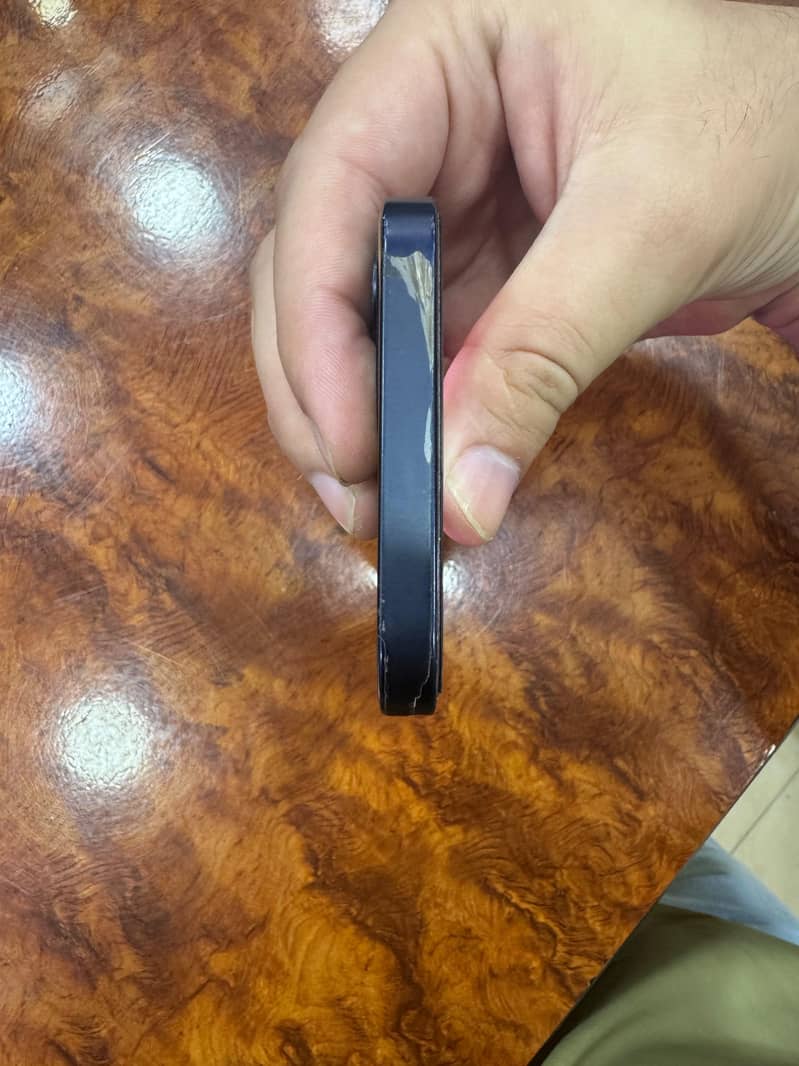 Apple iPhone 12 6