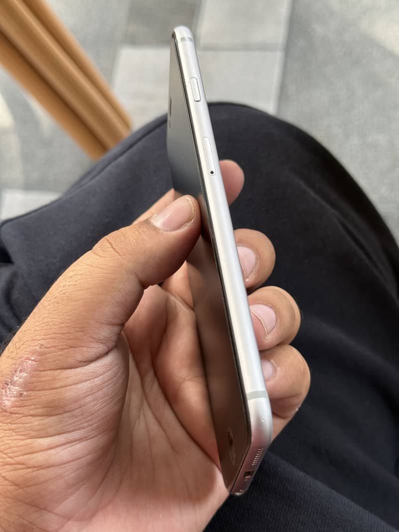 Apple iPhone 6S Plus 4
