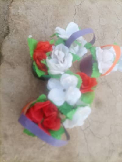 Khubsurat Hath se banaa Hua Phool phooldan