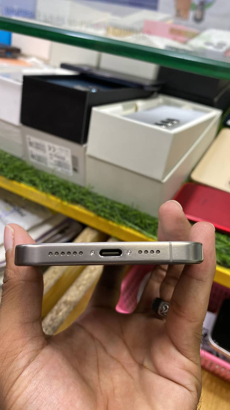 Apple iPhone 15 Pro Max 0